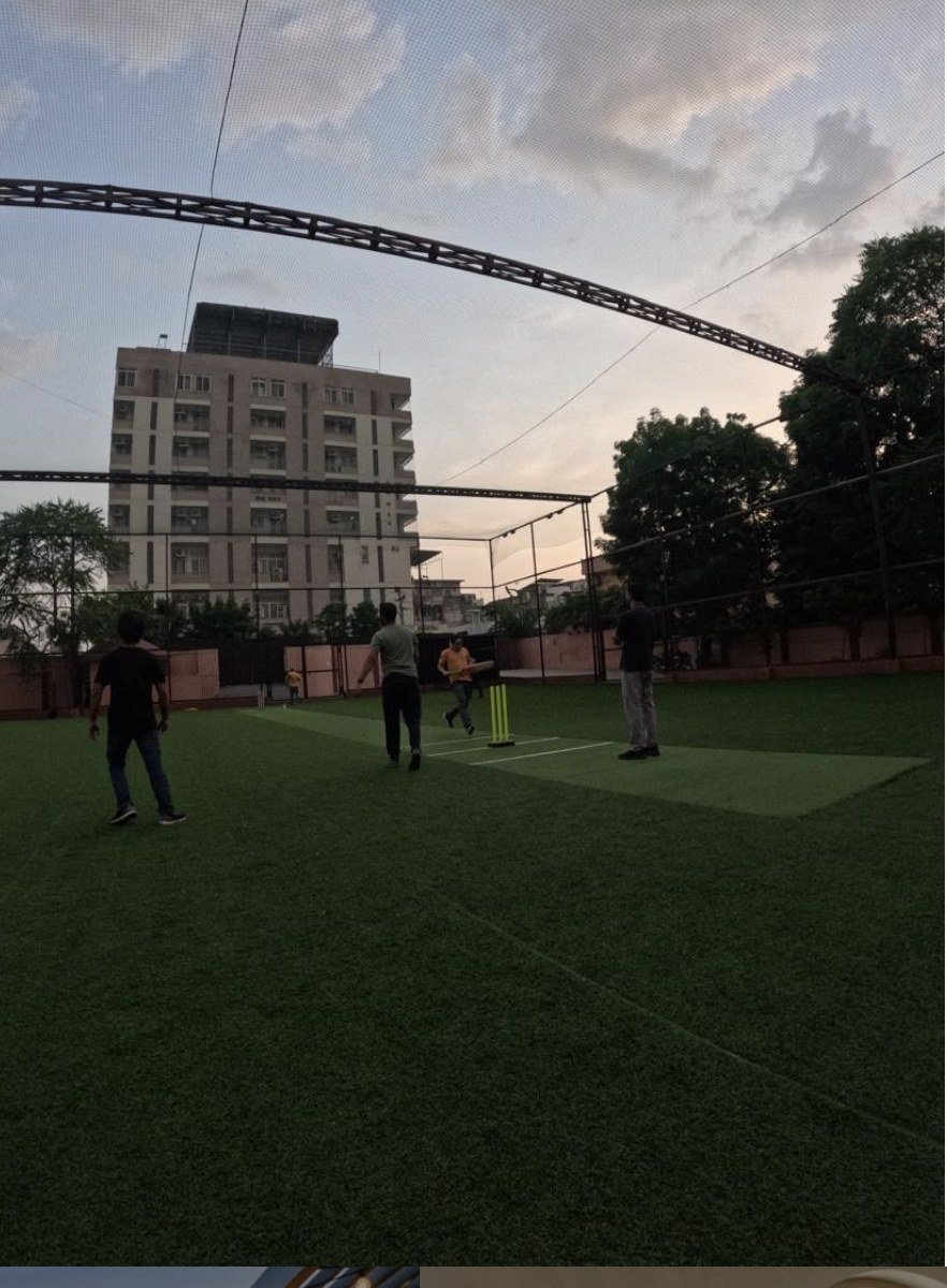8teen10 cricket court