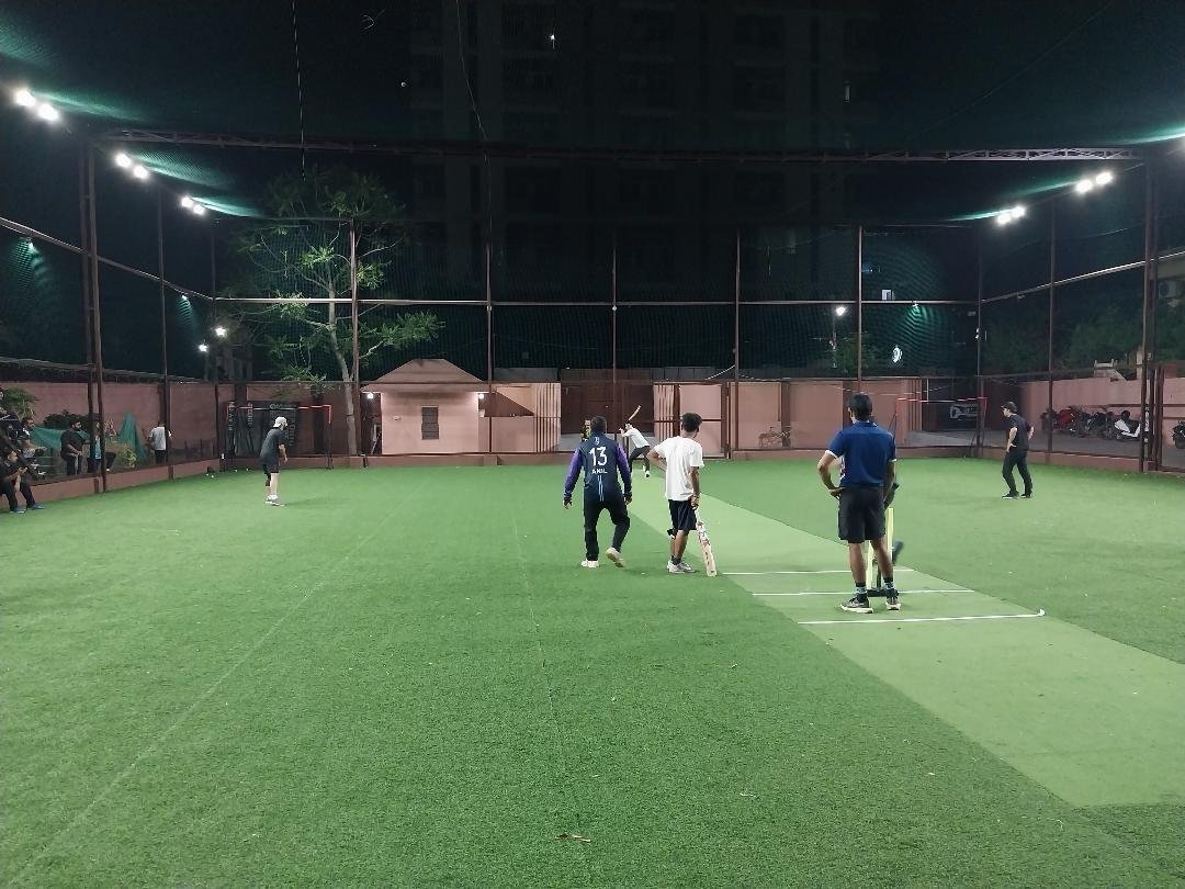 8teen10 box cricket